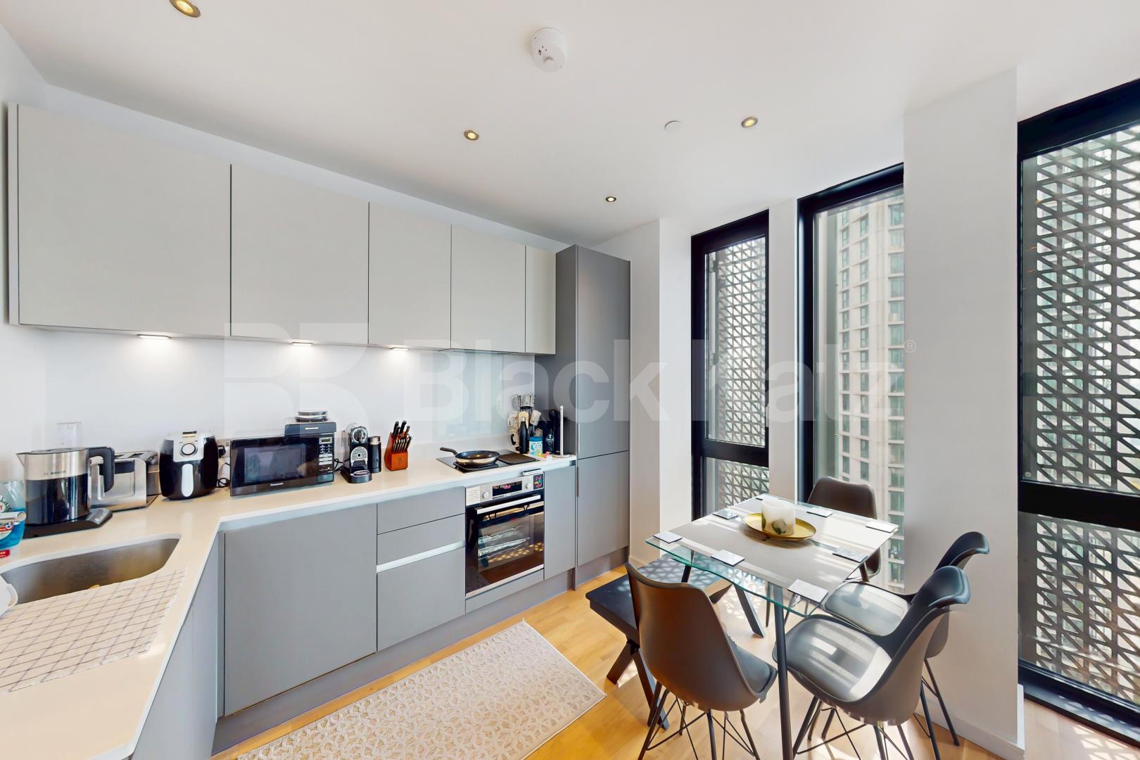 Stylish & contemporary & boasting 830 Sq. Ft. of living & entertaining space The Ceramic Building - Newington Causeway , Borough